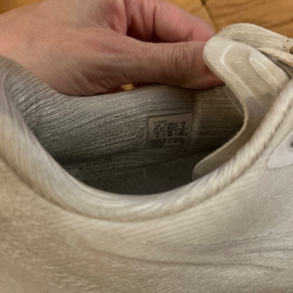 ASICS Men's NOVABLAST 4 Running Shoe, White 1011b693 Size 9 - Picture 11 of 11